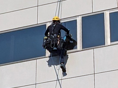 高所ガラス清掃